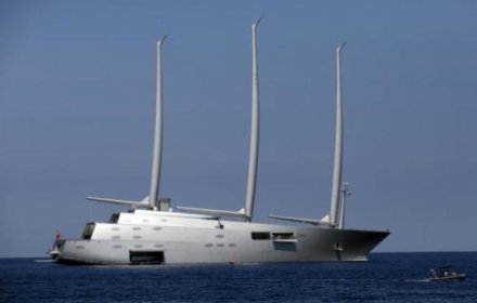 EL VELERO PRIVADO MÁS GRANDE DEL MUNDO FONDEÓ EN ESPAÑA