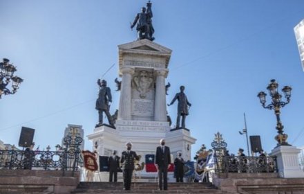 SOLEMNE Y SOBRIA CONMEMORACIÓN DE LAS GLORIAS NAVALES