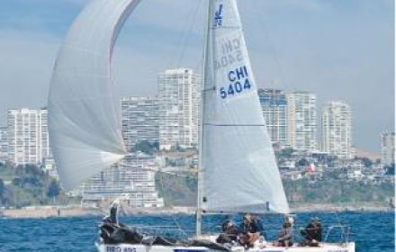 91 EMBARCACIONES DISPUTARON LA COPA ESCUELA NAVAL