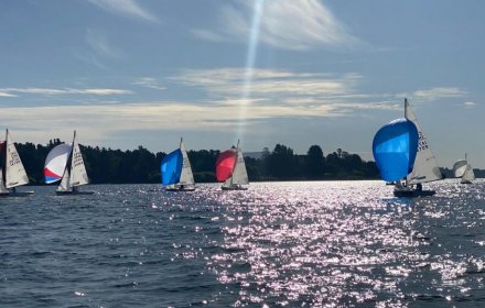 VELERO “DOCTORADO” GANÓ CON HONORES EL NACIONAL DE LIGHTNING PARK LAKE LUXURY HOTEL PUCÓN